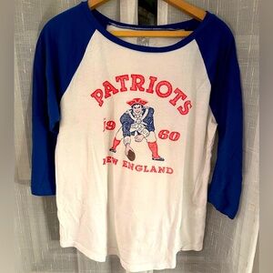 3/4 sleeve New England patriots shirt size medium.